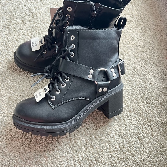 No Boundaries Black Combat Boots - Picture 4 of 5